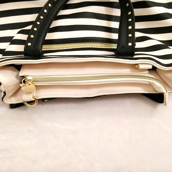 Betsey Johnson Fashion Bow Pocketbook - Picture 6 of 10